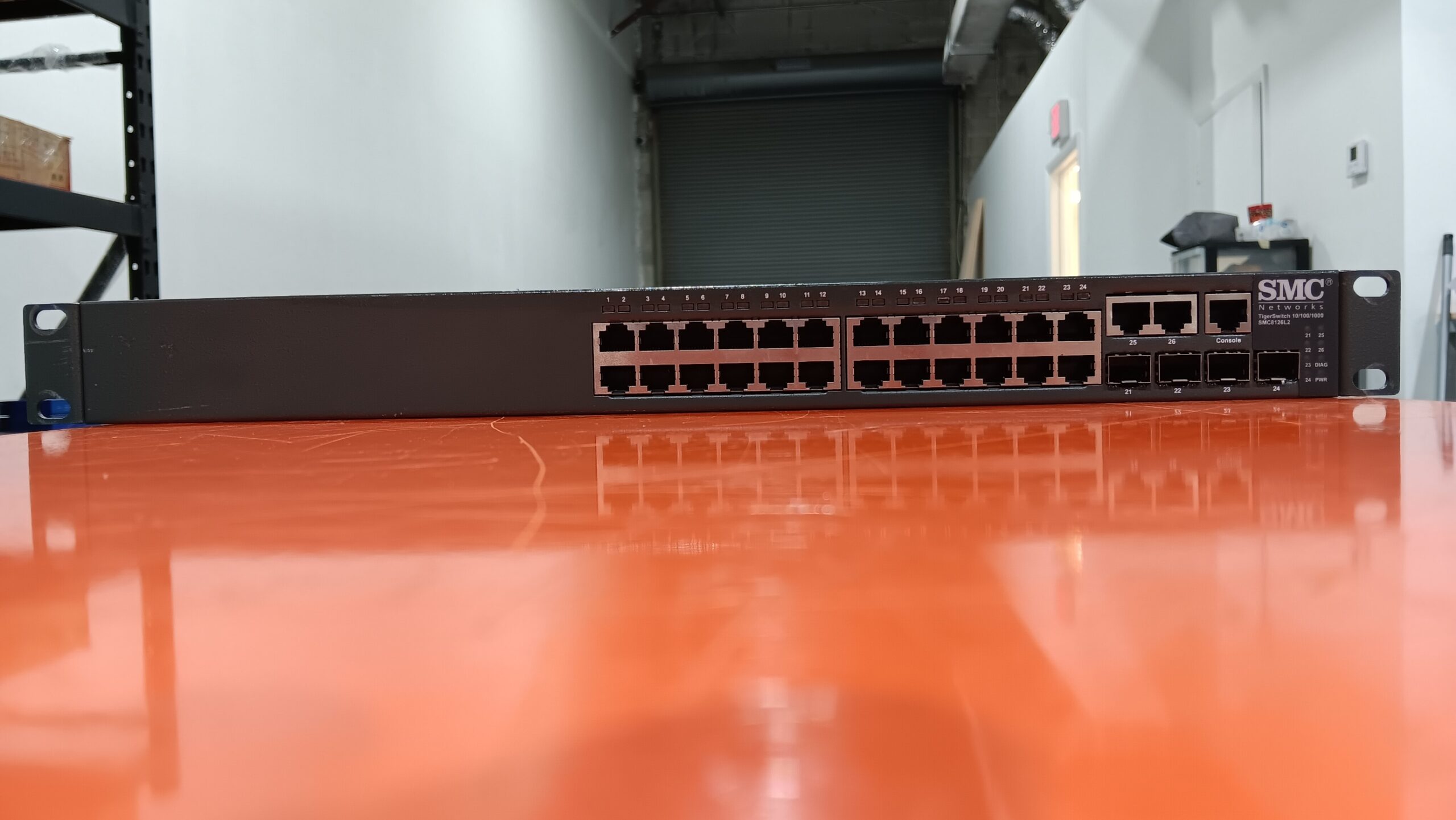 Switch SMC 8126L2 26 Ports Gigabit Ethernet - Non Géré - Montable En Rack - Occasion